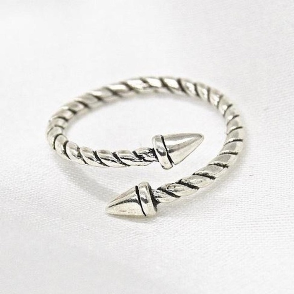 Simple Spike Ring